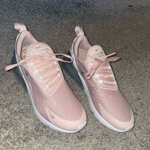 BRAND NEW Nike air max 270’s